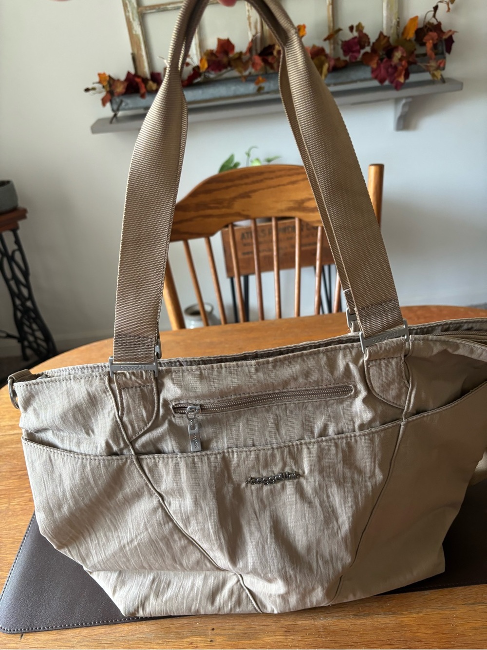 Baggallini Beige/Tan Messenger Tote